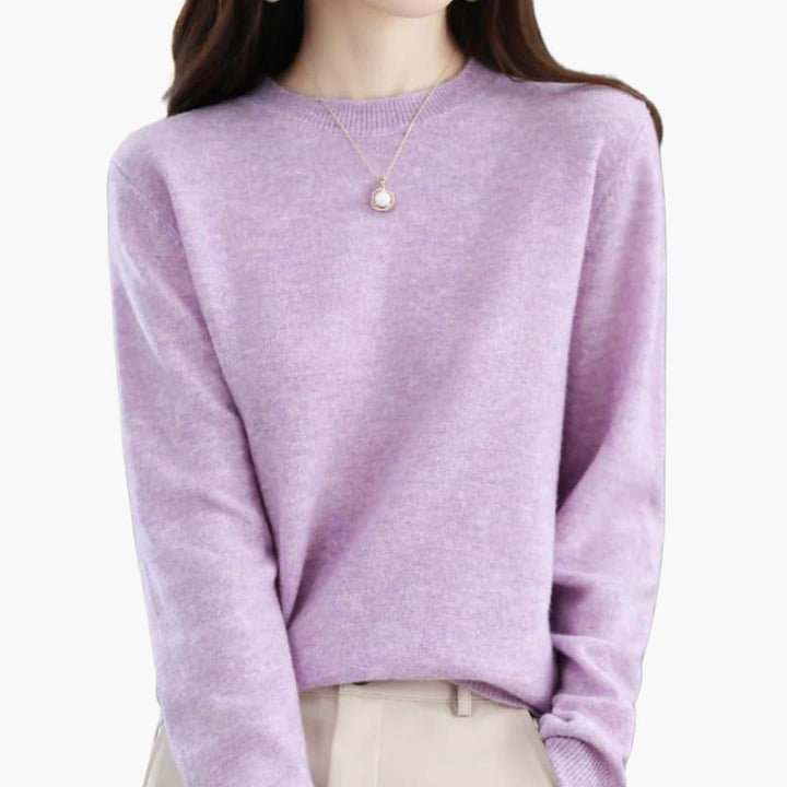 Women’s Chunky Knit Sweater with Long Sleeves and Round Neckline