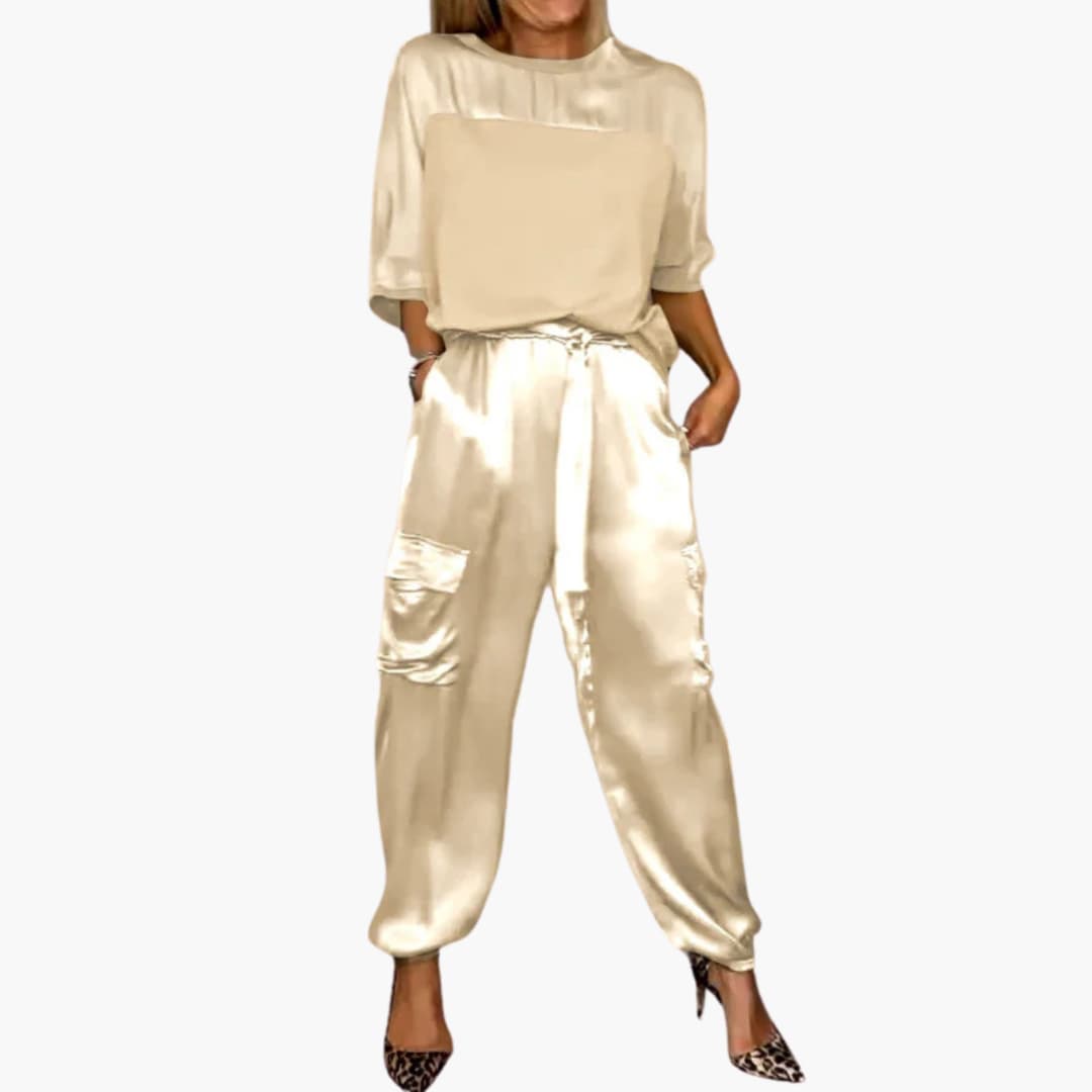 Women’s two-piece set with short sleeves and Pants