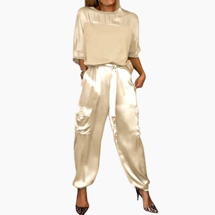 Women’s two-piece set with short sleeves and Pants