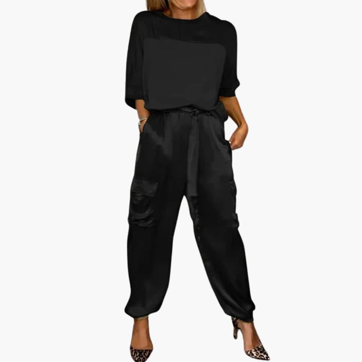 Women’s two-piece set with short sleeves and Pants