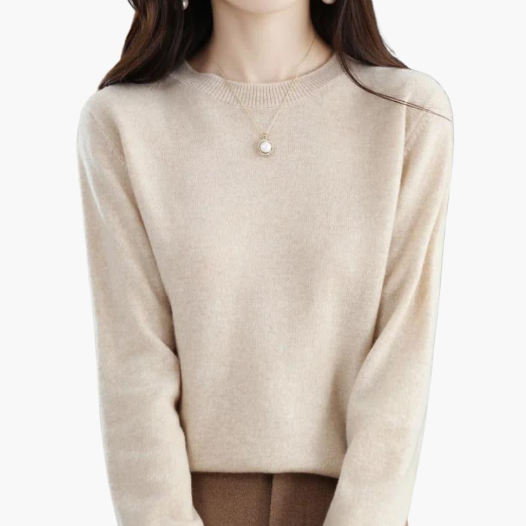 Women’s Chunky Knit Sweater with Long Sleeves and Round Neckline