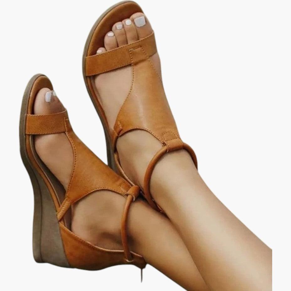 Women’s Sandals with Adjustable Straps and Cushioned Sole